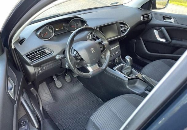 Peugeot 308 cena 35999 przebieg: 81373, rok produkcji 2016 z Wałbrzych małe 37